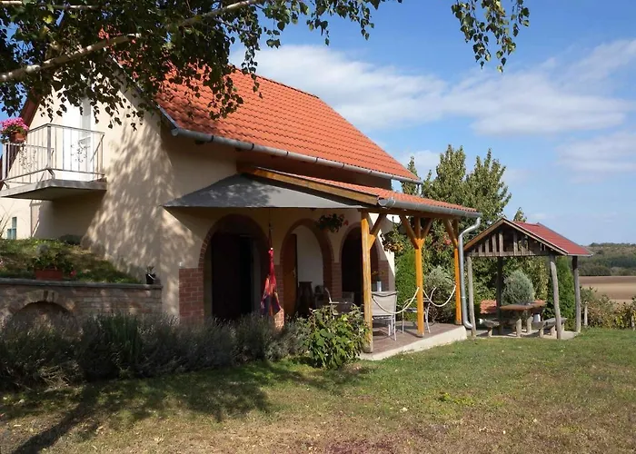 In 33661 بيت للعطل Balatonendréd